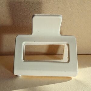 Elegant White Hair Small Claw Clip (New)
